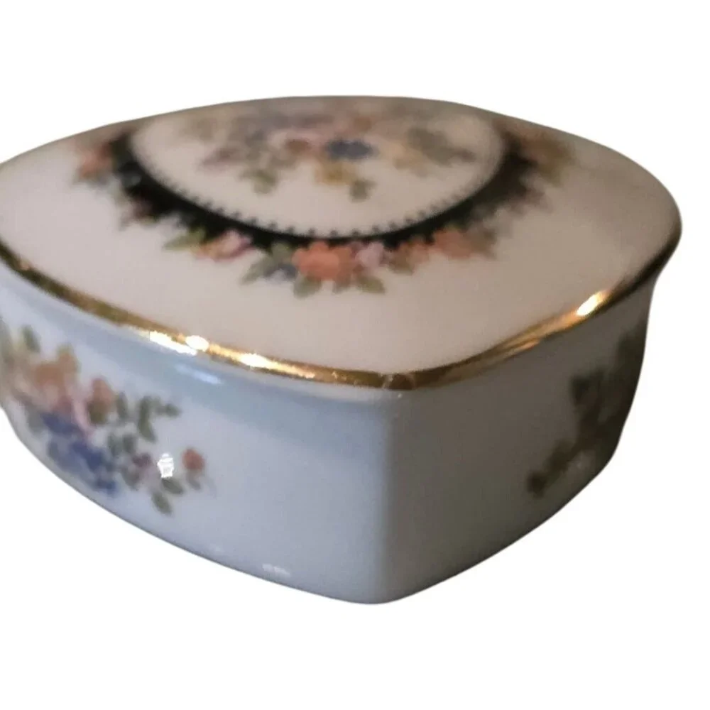 Vintage Trinket Box‎ Wedgwood Osborne Bone China Heart Floral Design Gold Trim